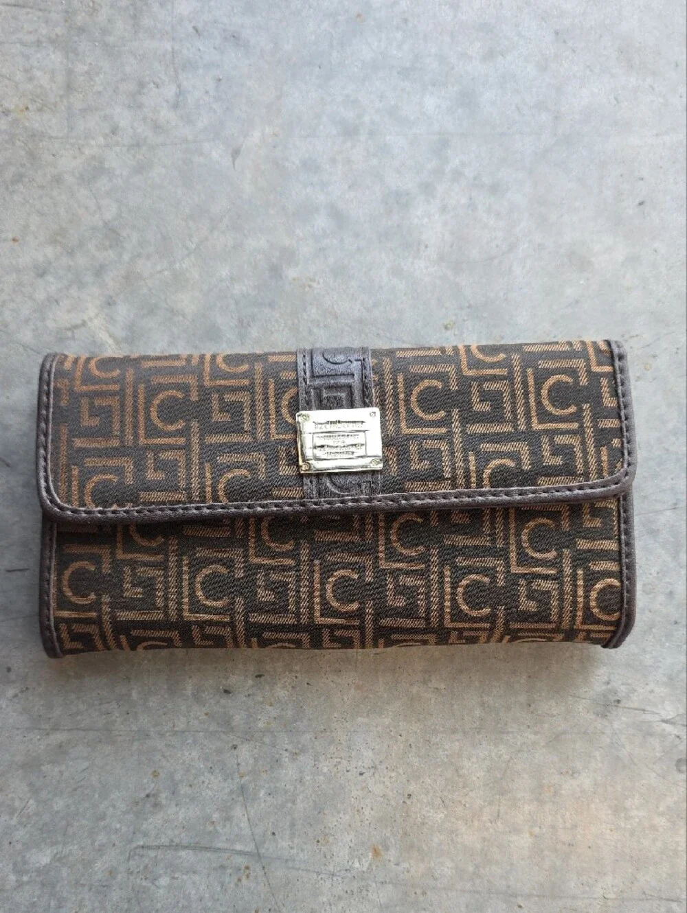Liz Claiborne compact crossbody